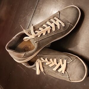 Hokus Pokus Madia Size 11 women's sneaker Gray